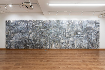 《Landscapes》2024年 油彩、アクリル、パステル、色鉛筆、キャンバス 撮影:Haruka Oka